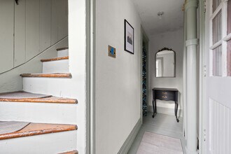 7 Old Philadelphia Pike, Unit 2nd Floor in Douglassville, PA - Foto de edificio - Building Photo