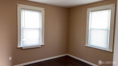 60 Heald St in Carteret, NJ - Building Photo - Building Photo