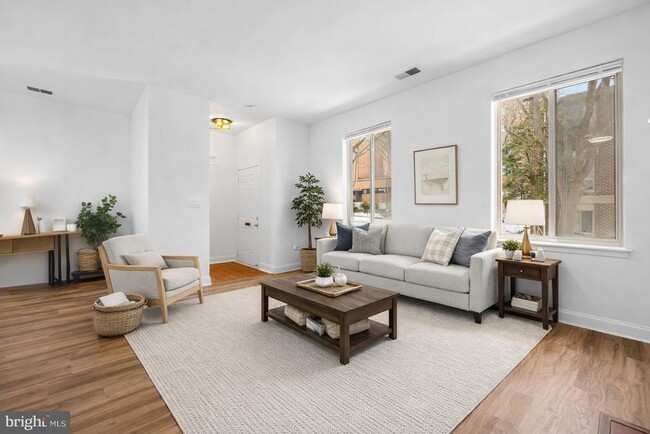 13 Andrew Pl in Baltimore, MD - Building Photo - Building Photo