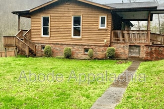 1233 Collins Hwy in Pikeville, KY - Building Photo - Building Photo