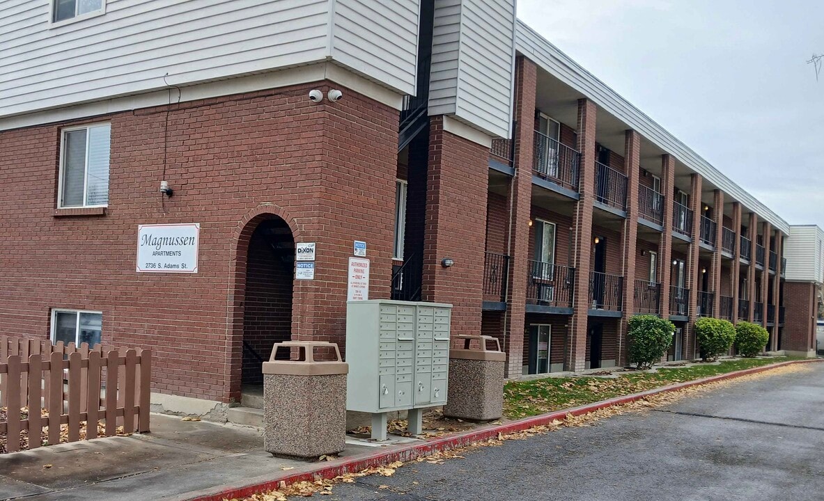 2736 S Adams St in South Salt Lake, UT - Foto de edificio