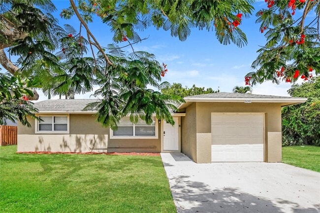 6648 Osborne Dr in Lantana, FL - Foto de edificio - Building Photo