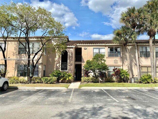 2946 S University Dr in Davie, FL - Building Photo