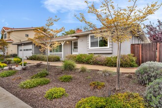 2384 Lakeview Dr in San Leandro, CA - Building Photo - Building Photo