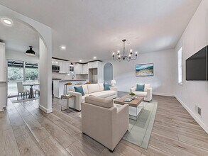 421 Creek Valley Dr in Woodstock, GA - Building Photo - Building Photo