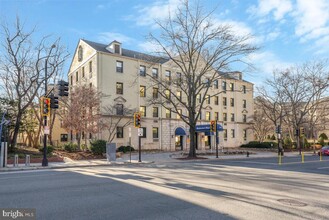 3100 Connecticut Ave in Washington, DC - Foto de edificio - Building Photo