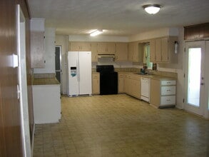 2427 Smallhouse Rd in Bowling Green, KY - Building Photo - Building Photo