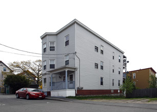 14 Cleeve St in Portland, ME - Building Photo - Building Photo