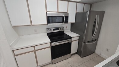 2200 Key W Ct in Kissimmee, FL - Foto de edificio - Building Photo