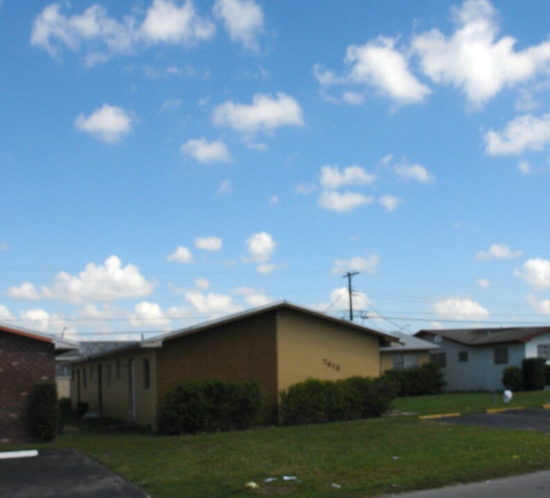 7613 Venetian St in Miramar, FL - Building Photo