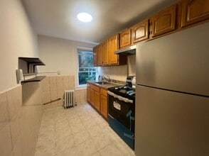 39-30 45th St in Queens, NY - Building Photo - Building Photo