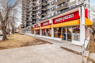 Le St-Regis in Montréal, QC - Building Photo - Building Photo