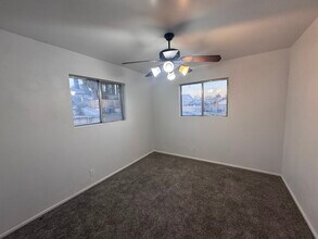 374 Village Way in Washington, UT - Foto de edificio - Building Photo