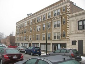 11000 S Michigan Ave in Chicago, IL - Building Photo