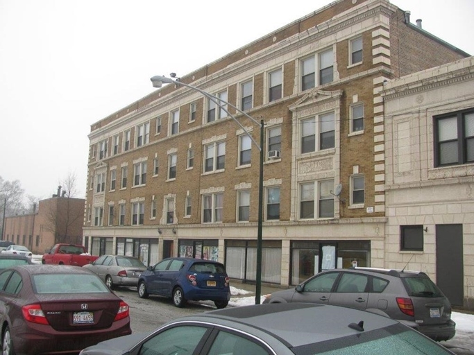 11000 S Michigan Ave in Chicago, IL - Building Photo