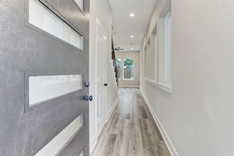9404 Rain Mood Ln in Houston, TX - Foto de edificio - Building Photo