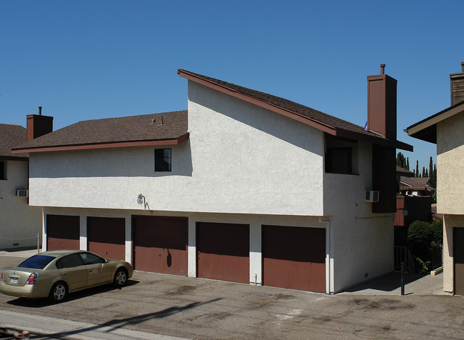 23222 Saguaro St in Lake Forest, CA - Foto de edificio - Building Photo