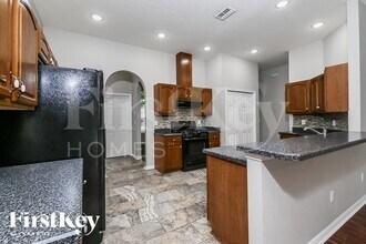 2524 Wheeler Groves Dr in Seffner, FL - Foto de edificio - Building Photo