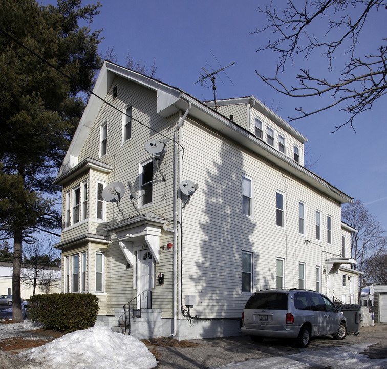 1350 Elmwood Ave in Cranston, RI - Building Photo