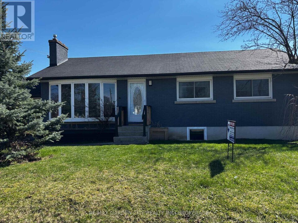 59 Jacobson Ave in St Catharines, ON - Building Photo