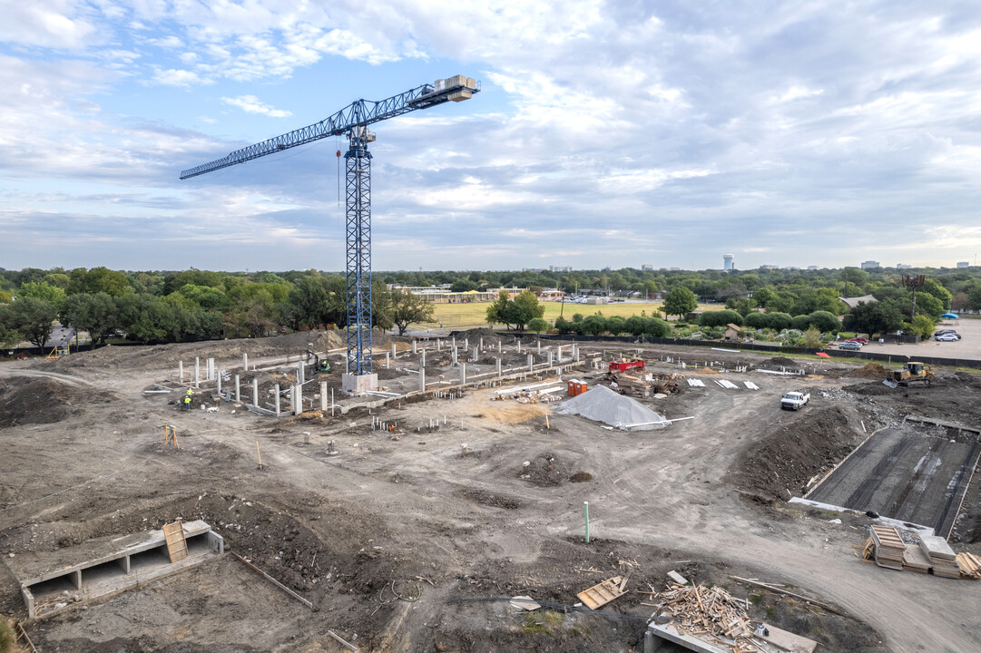 Spot @ Myrna Park in Farmers Branch, TX - Building Photo