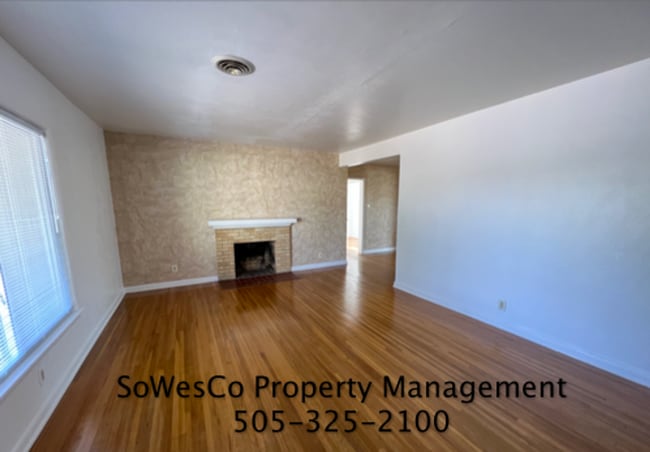301 W Tycksen Dr in Farmington, NM - Building Photo - Building Photo