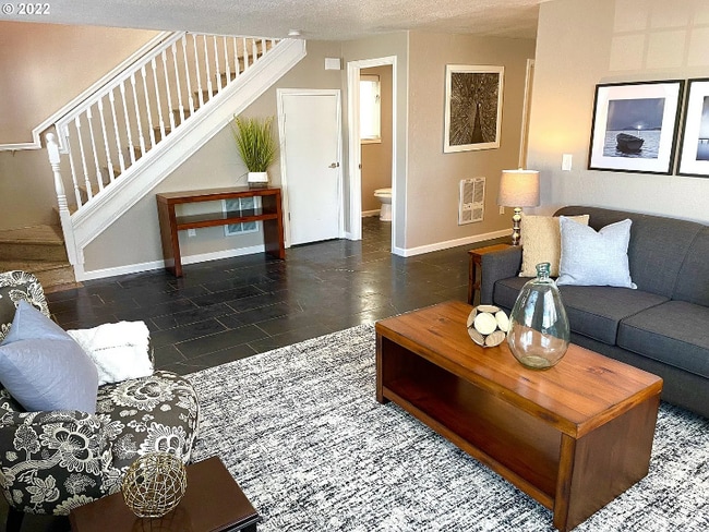 5635 SE 84th Ave in Portland, OR - Foto de edificio - Building Photo