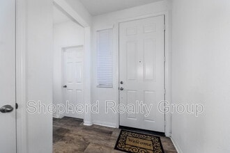 28468 Sunflower St in Highland, CA - Foto de edificio - Building Photo