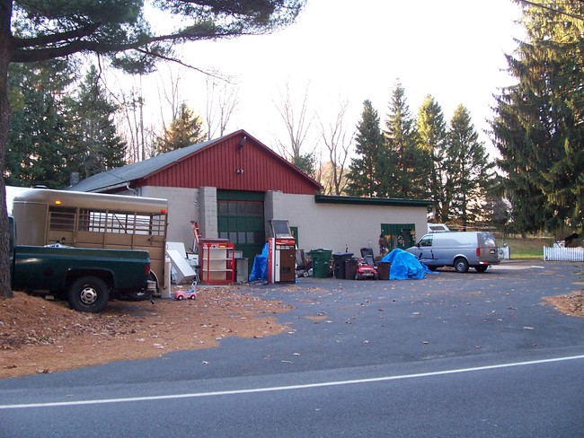 418 Wattaquadock Hill Rd in Bolton, MA - Building Photo - Building Photo