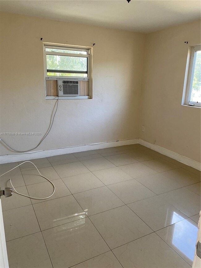 1275 NW 60th St in Miami, FL - Building Photo - Building Photo