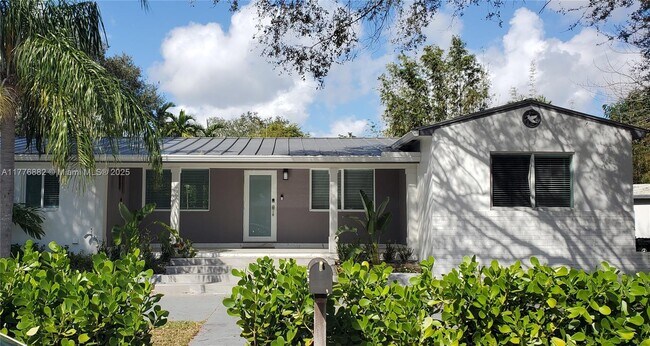 6463 Manor Ln in South Miami, FL - Building Photo - Building Photo