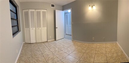 7750 W McNab Rd, Unit 104 in Tamarac, FL - Building Photo - Building Photo