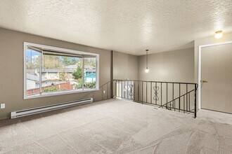 201 SE 176th Pl in Portland, OR - Building Photo - Building Photo