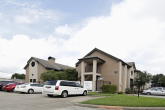 Parkwest Place Apartments in Houston, TX - Building Photo - Building Photo