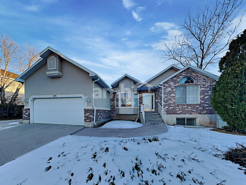 726 E Hundley Haven Cir in Salt Lake City, UT - Building Photo