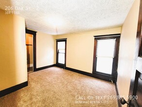 206 Oak St in Dowagiac, MI - Building Photo - Building Photo