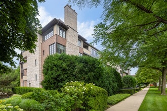 1600 Green Bay Rd in Highland Park, IL - Building Photo - Building Photo