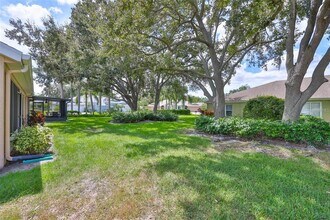 751 McCallister Ave in Sun City Center, FL - Foto de edificio - Building Photo
