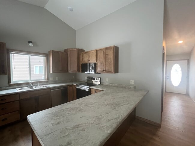 634 Veronica Ct, Unit 1 in Chippewa Falls, WI - Foto de edificio - Building Photo