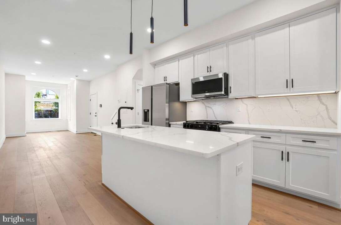 808 12th St NE in Washington, DC - Building Photo