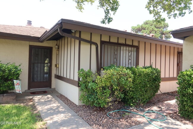 10601 Park View Cir in El Paso, TX - Building Photo - Building Photo