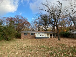 1218 N Lewis Ave in Fayetteville, AR - Building Photo - Building Photo
