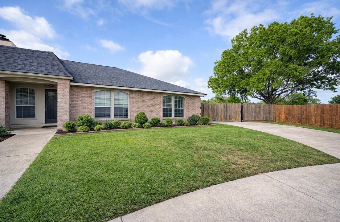 3203 Silverside Dr in Katy, TX - Foto de edificio