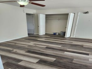 7715 Woodward Ave in Woodridge, IL - Building Photo - Building Photo