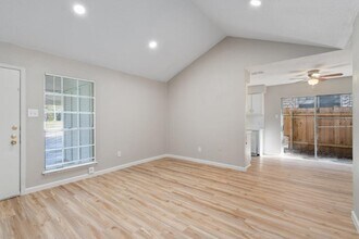 10503 Little Pebble Dr in Austin, TX - Building Photo - Building Photo