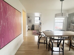 6120 N Kent Ave in Whitefish Bay, WI - Foto de edificio - Building Photo