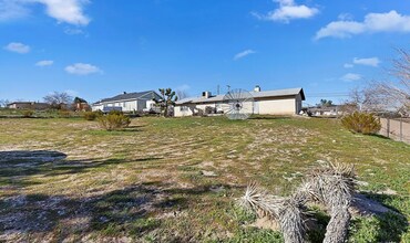 18615 Willow St in Hesperia, CA - Building Photo - Building Photo
