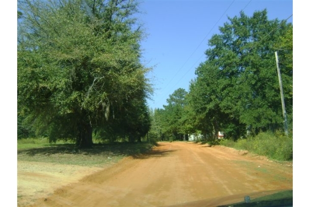 124 Whispering Oak Rd in Waynesboro, GA - Foto de edificio