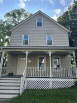 20 Van Buren St in Warwick, NY - Building Photo