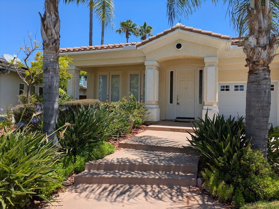 10694 Weatherhill Ct in San Diego, CA - Building Photo